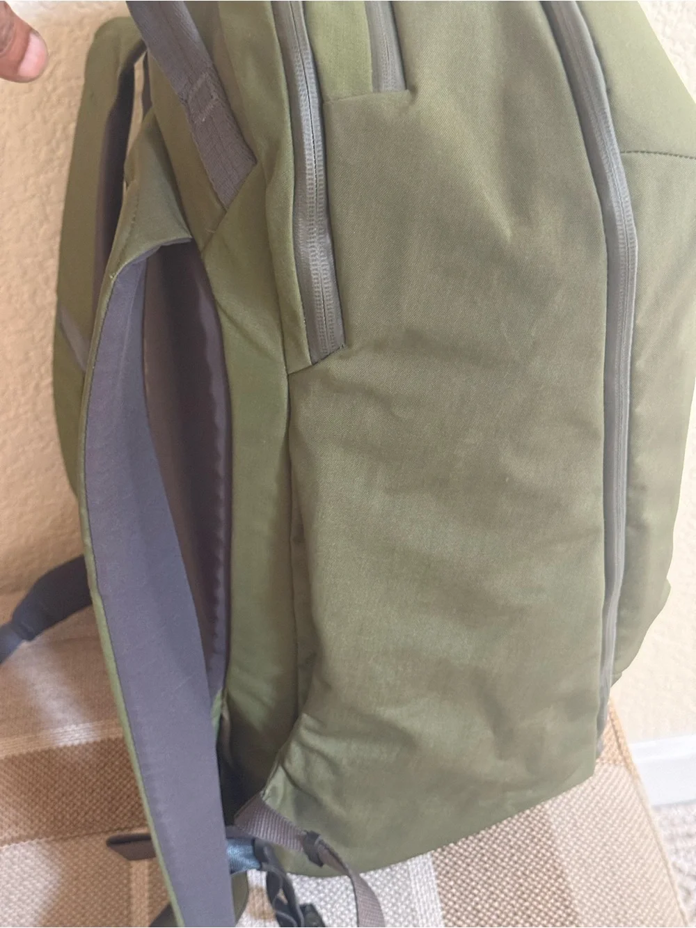 Bellroy Transit Backpack Plus 38L Ranger Green Recycled Adjustable Straps